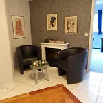 Haus Overbeck * شنيفردينغين
